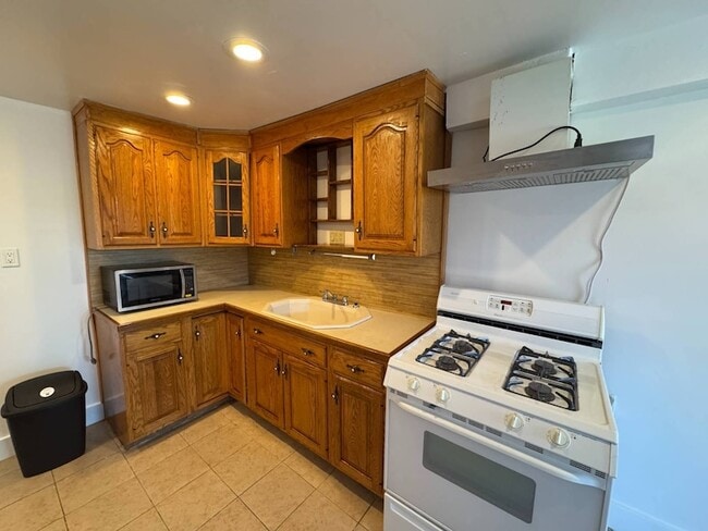 Building Photo - 914 Pierce Ave Unit B