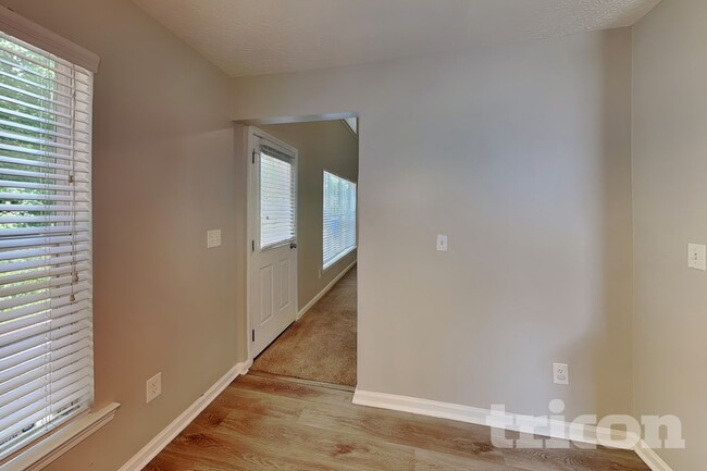 Photo - 9598 Lakeview Cir