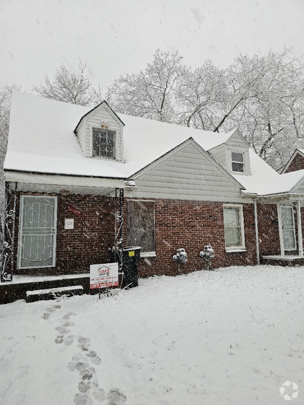 Building Photo - 18927 Evergreen Rd Rental