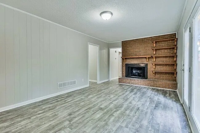 Photo - 205 Reseda Dr