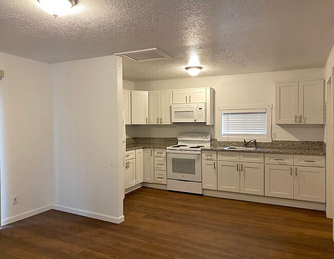 Photo - Main2136 Unit B