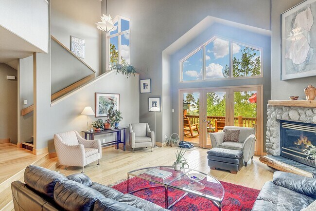 Photo - Flexible lease terms! Garage! Beautiful views!