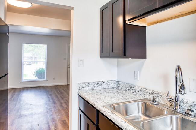 Building Photo - Aspen Court Rental