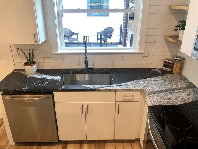 Photo - 139 Purefoy Rd Unit Bed/Bath suite for rent in Brand New House