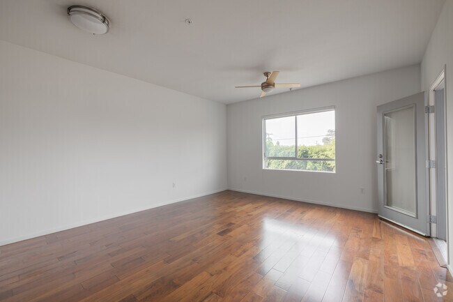 1 BR, 1 BA - 818SF