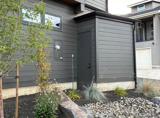 Photo - MOVE IN SPECIAL! One bedroom apartment on Bend's SW side. End Unit