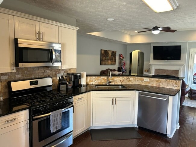 Photo - POOL Service INCLUDED Beautiful 3 Bedroom, 2 Bath, 2 Car Garage Home in Brookstone subdivision in...