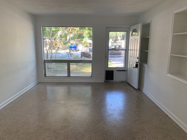 Photo - 760 Greenway Pl