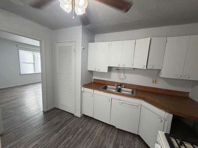 Photo - 1541 Fairchild-E