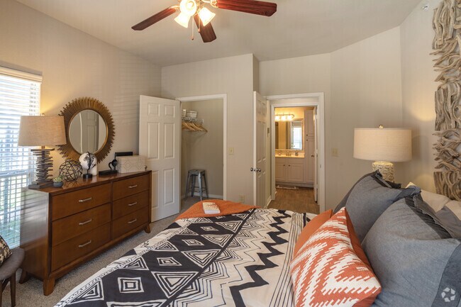 1BR, 1BA - 721SF