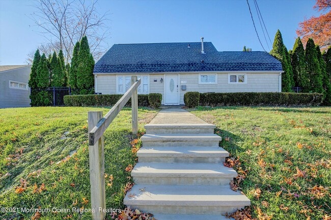 Photo - 980 Woodgate Ave