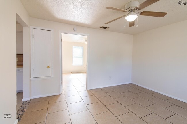 Building Photo - 613 Sunset Dr Rental