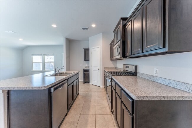 Photo - 16409 Portage St