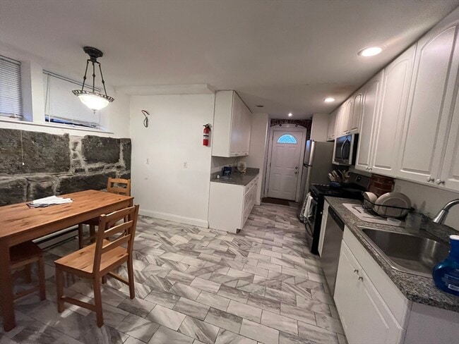 Photo - 915 Beacon St Unidad A