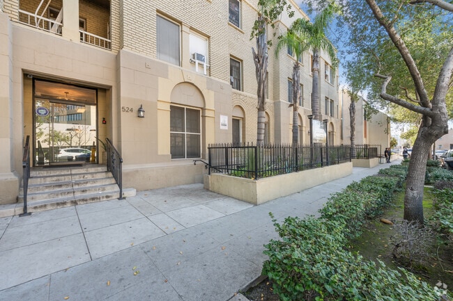 Building Photo - Elk Villas...Newly Remodeled Gorgeous Apartments...Prime Location!