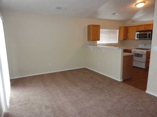 Photo - 6301 Vaughn Dr NE