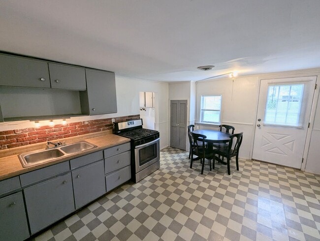Photo - Living Large in Lemay - Section 8 Friendly!