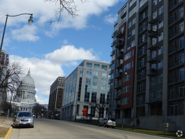 Building Photo - 309 W Washington Ave Unit 7XX Rental