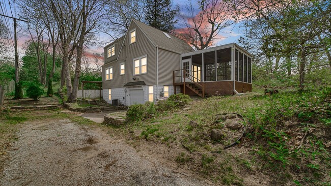 Building Photo - Miller Beach Living – Walk to the Lake!