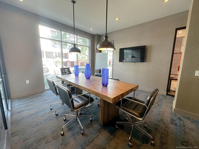 Photo - 111 Morgan St