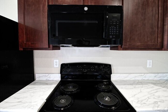 Modern Studio Apartment Near CMU