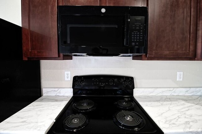 Photo - Modern Studio Apartment Near CMU