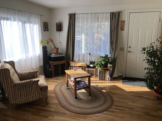 Photo - 2435 Jefferson St