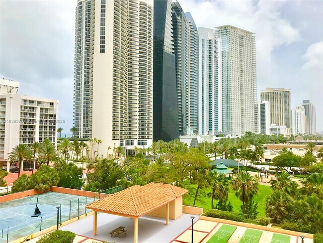 Photo - 210-174 174th St Unit 702