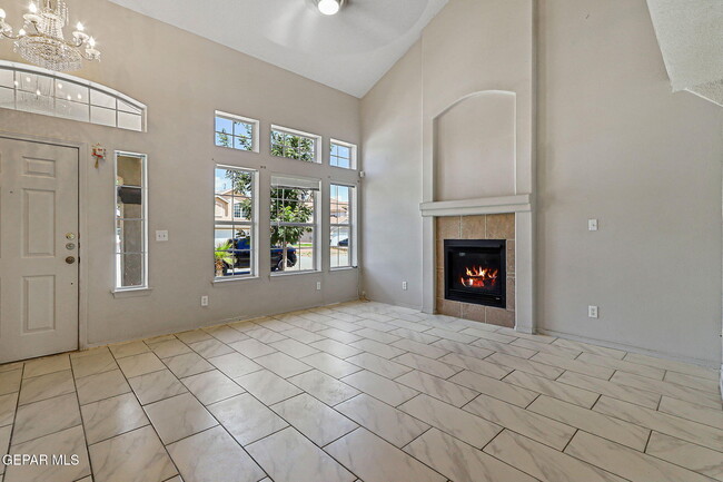 Photo - 409 Desert Chicory St