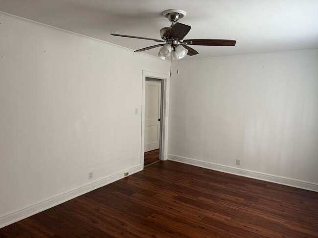 Building Photo - 1204 Julia Ave Unit #B