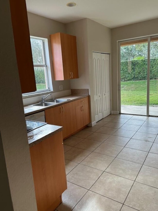 Photo - 1008 NE 39th Ave