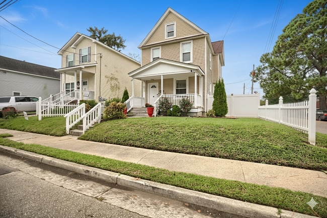 Photo - 525 Eaton St