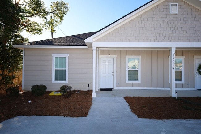 Building Photo - 2304 Mimosa Dr