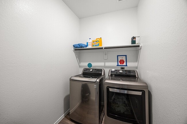 Building Photo - 4608 Mustang Run Dr