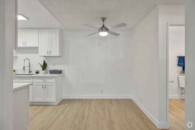 1BR, 1BA - 650SF - Dining Room - View Apartments