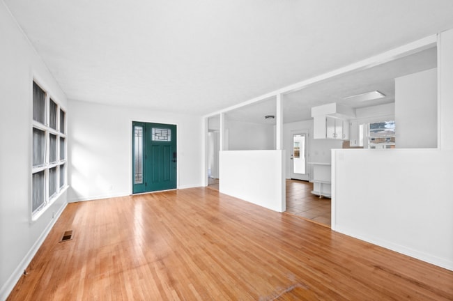 Photo - 504 Continental Dr