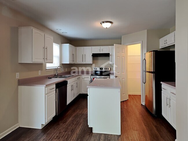 Photo - 5826 Columbia Cir