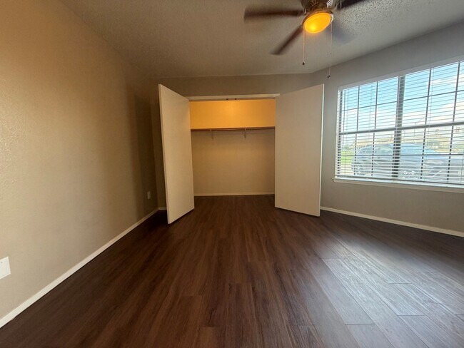 101 Traders Rd