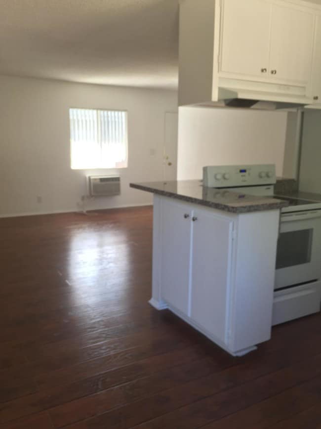13855 Burbank Blvd Unit 6