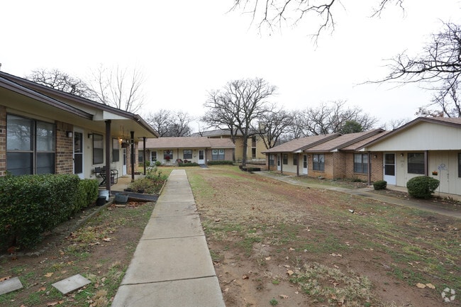 Photo - Heritage Oaks Apartments