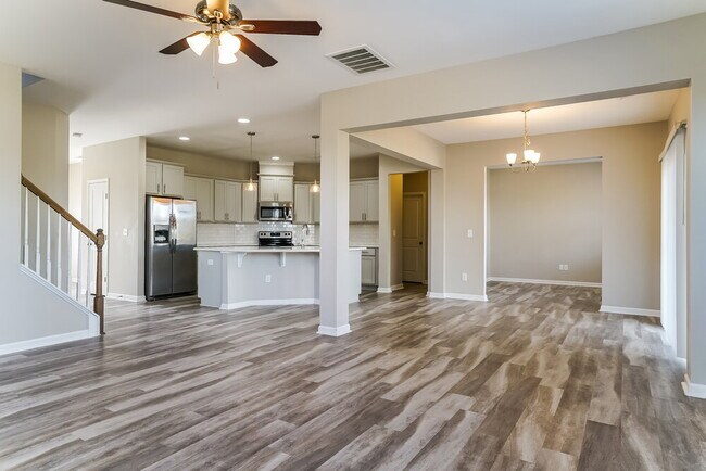 Photo - 114 N Porcenna Ln