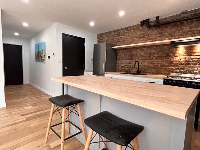56 Herbert St Unit 1
