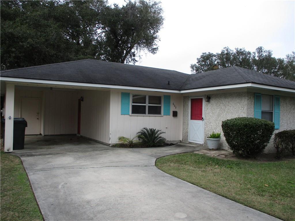 Photo - 609 Delegal St