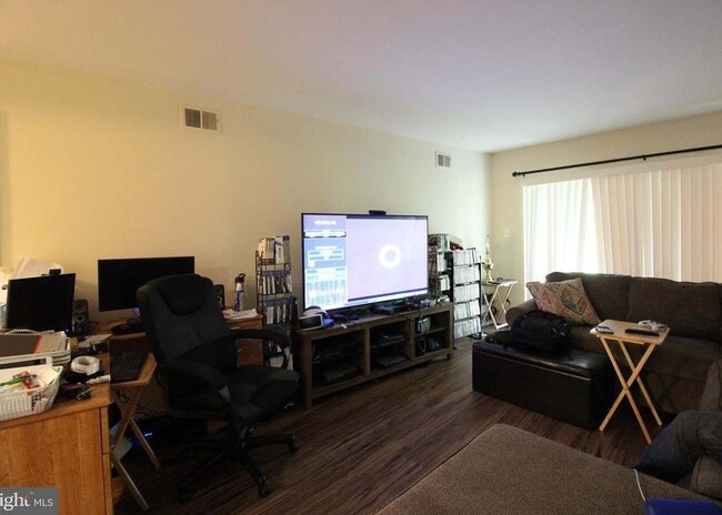 Building Photo - 8502 Barrington Ct Unit O Rental