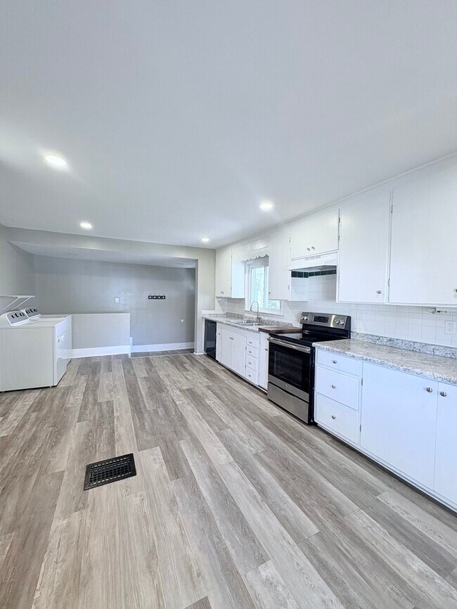 Photo - Charming 4 beds 2 baths in Delaware!