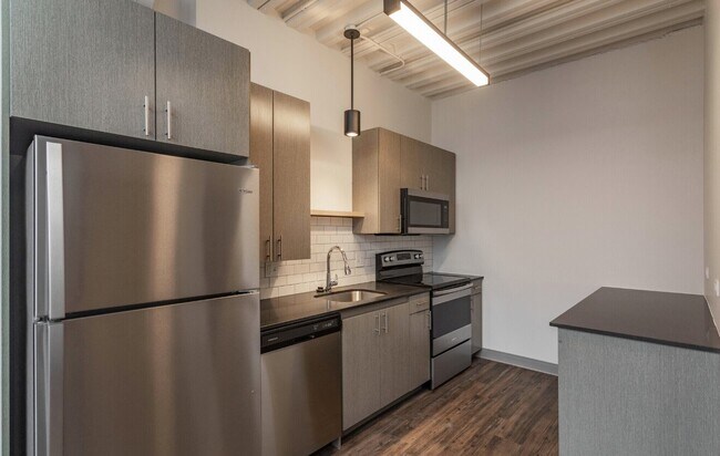 Photo - 950 W Dakin St