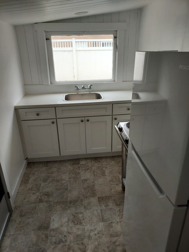 Photo - 1586 Orange Ave