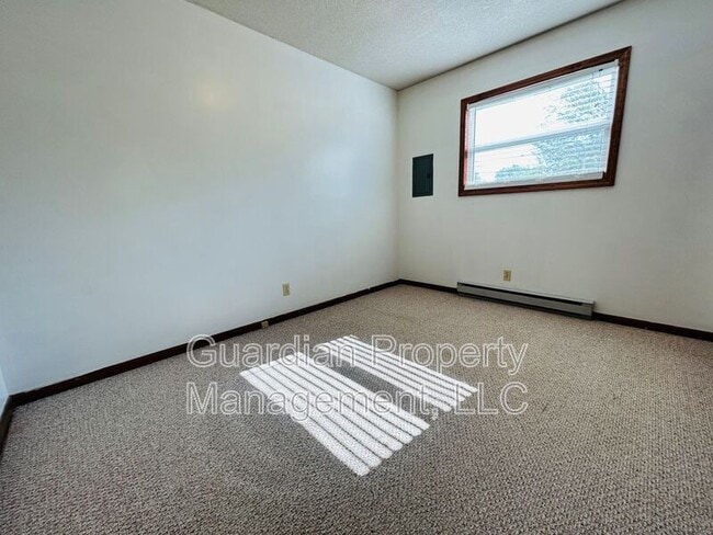 Photo - 1135 N College Dr