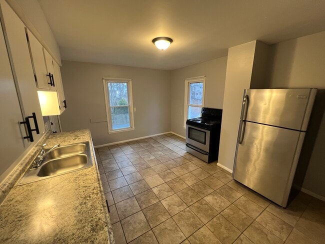 Photo - 15 Thorpe St Unit 15 Thorp St Upper