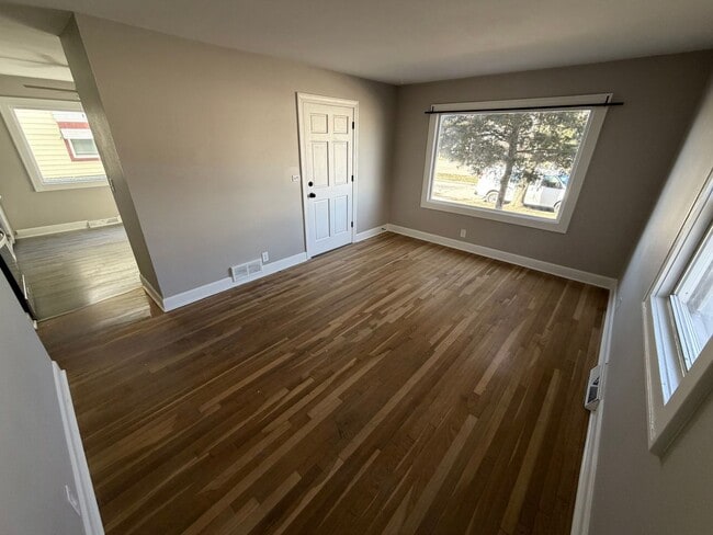 Building Photo - 516-518-518 S 70th St Unit 516 South 70th Street